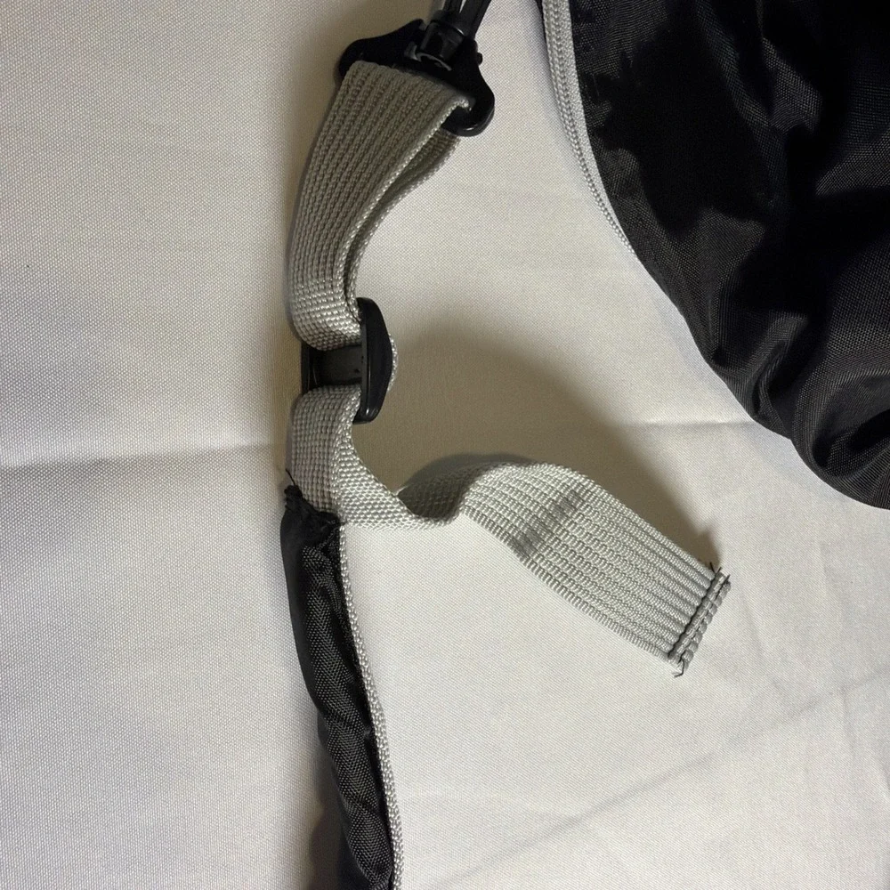 Nike XL Duffle Bag with Adjustable Shoulder Strap Black/grey 28